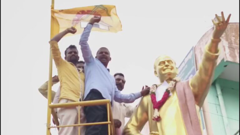 గ్రామ రెవెన్యూ సహాయకుల సమస్యలు పరిష్కరించాలి : వీఆర్ఏలు